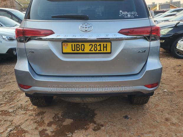 Toyota Fortuner 2.8 D AWD 2016 Silver