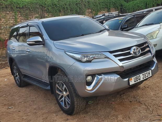 Toyota Fortuner 2.8 D AWD 2016 Silver