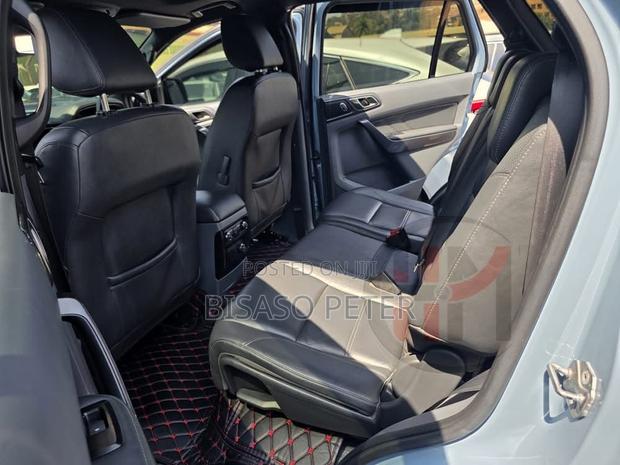 Ford Everest 2017 Blue