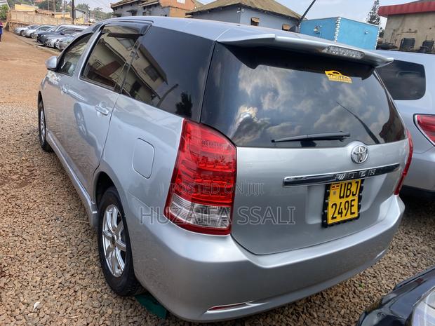 Toyota Wish 2018 Silver