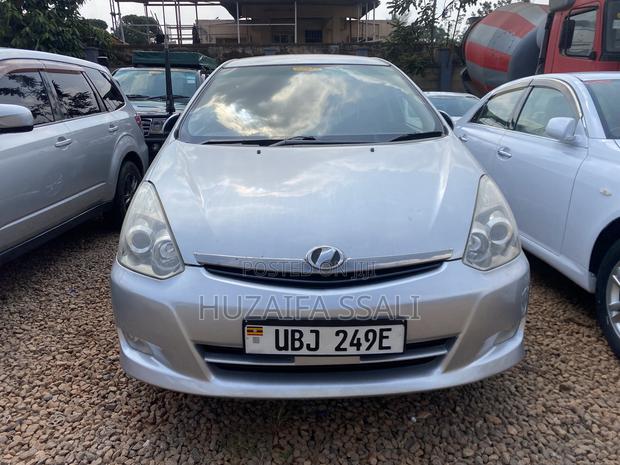 Toyota Wish 2018 Silver
