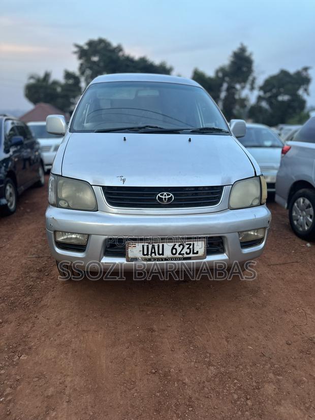 Toyota TownAce Noah 1999 Silver