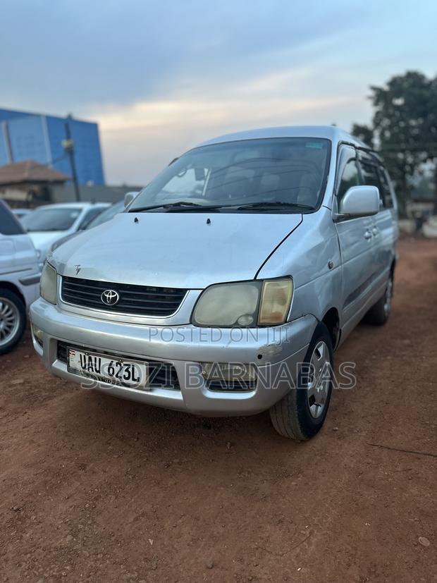 Toyota TownAce Noah 1999 Silver