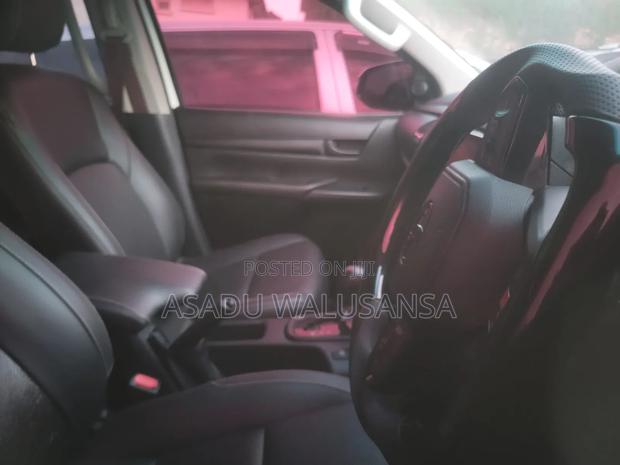 Toyota Hilux 2022 White