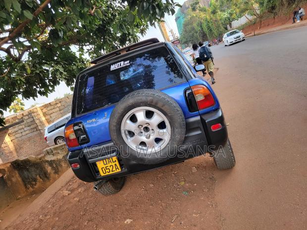 Toyota RAV4 1999 Black