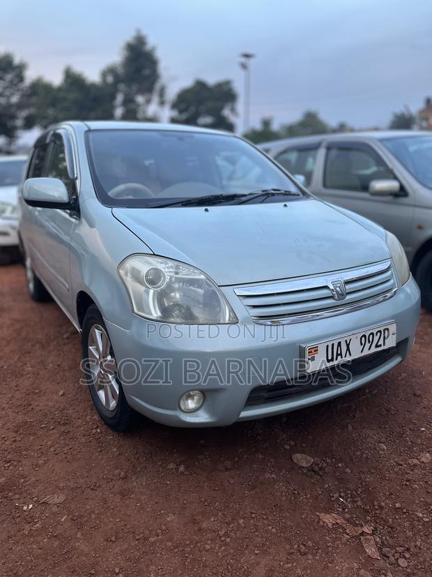 Toyota Raum 2003 Green