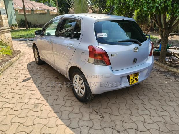 Toyota Vitz 2009 Beige