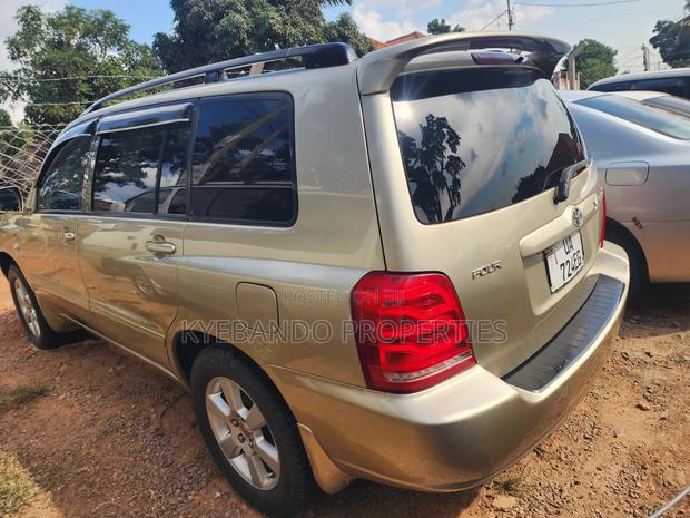 Toyota Kluger 2003 Gold