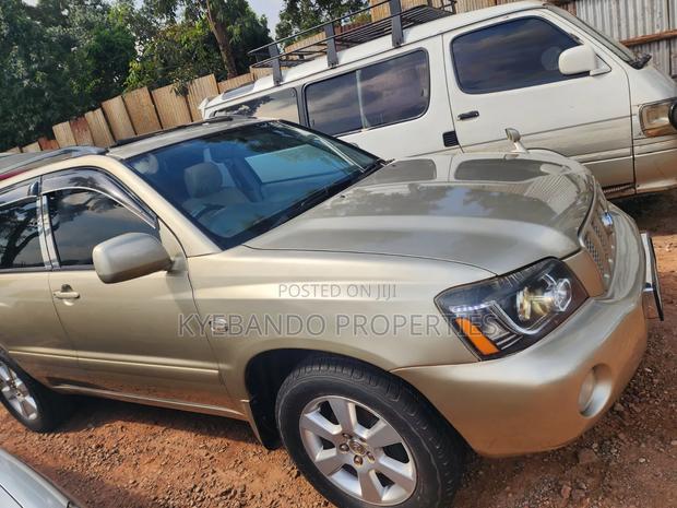 Toyota Kluger 2003 Gold