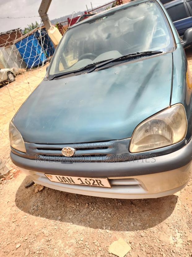 Toyota Raum 2000 Green