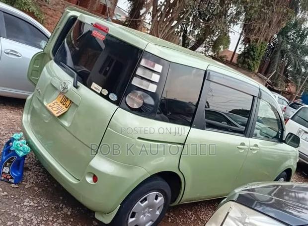 Toyota Sienta 2008 Green