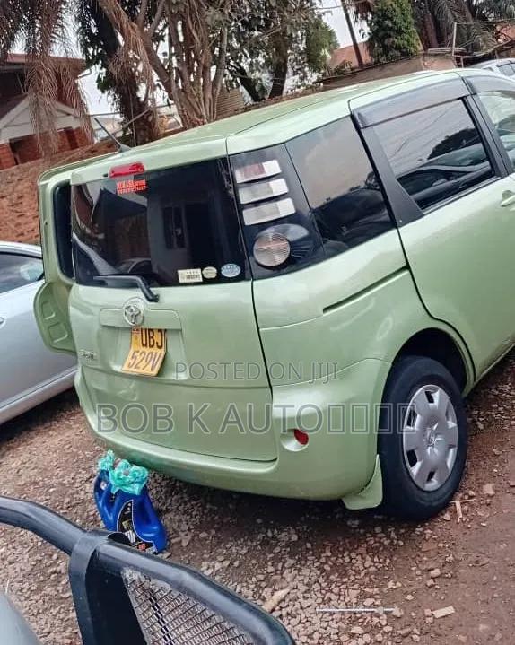 Toyota Sienta 2008 Green