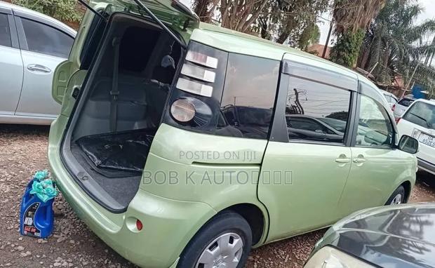 Toyota Sienta 2008 Green