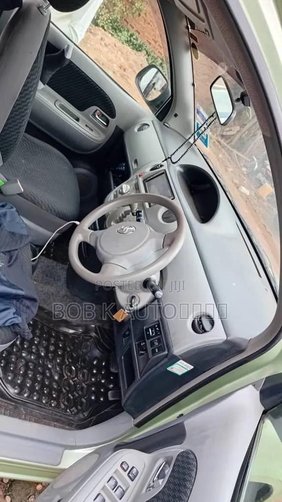 Toyota Sienta 2008 Green