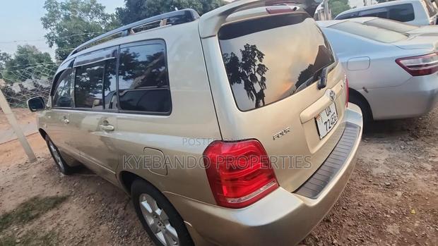 Toyota Kluger 2003 Gold