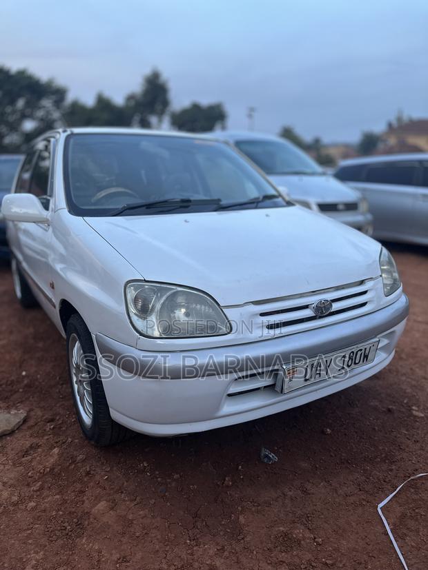 Toyota Raum 1998 White