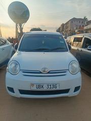 Toyota Sienta 2015 White for sale