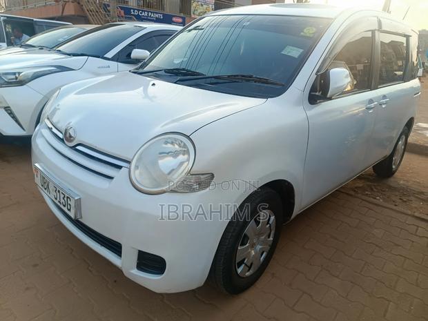 Toyota Sienta 2015 White