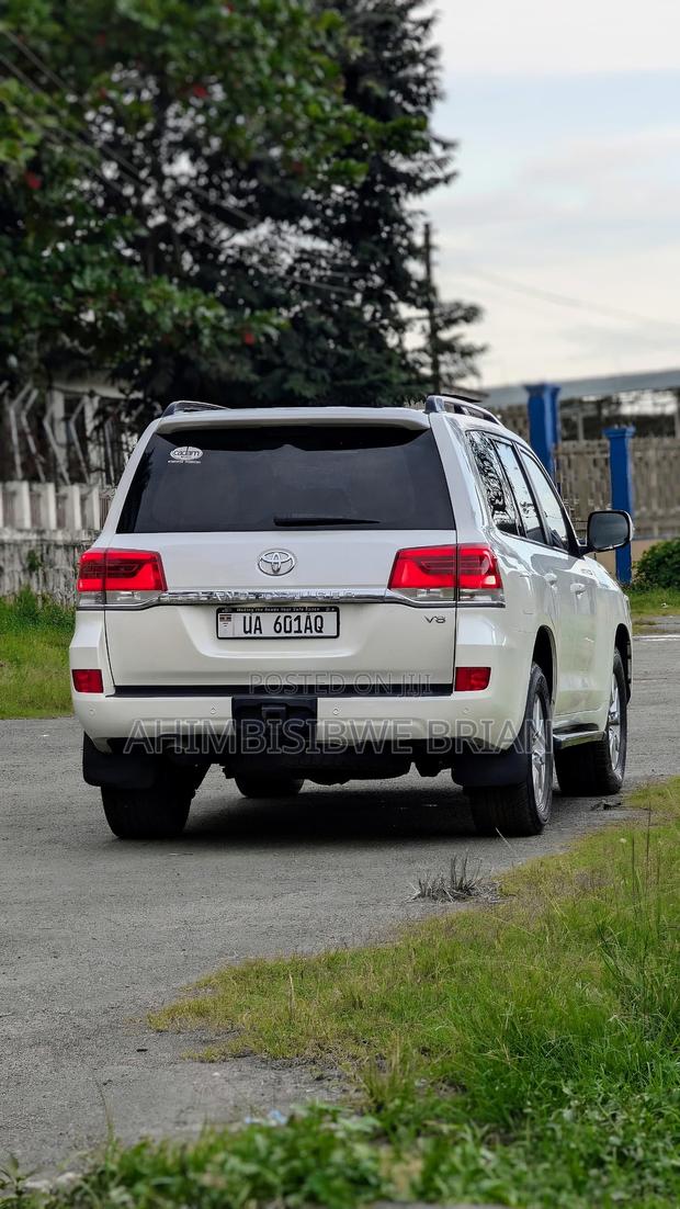 Toyota Land Cruiser Prado 2018 White