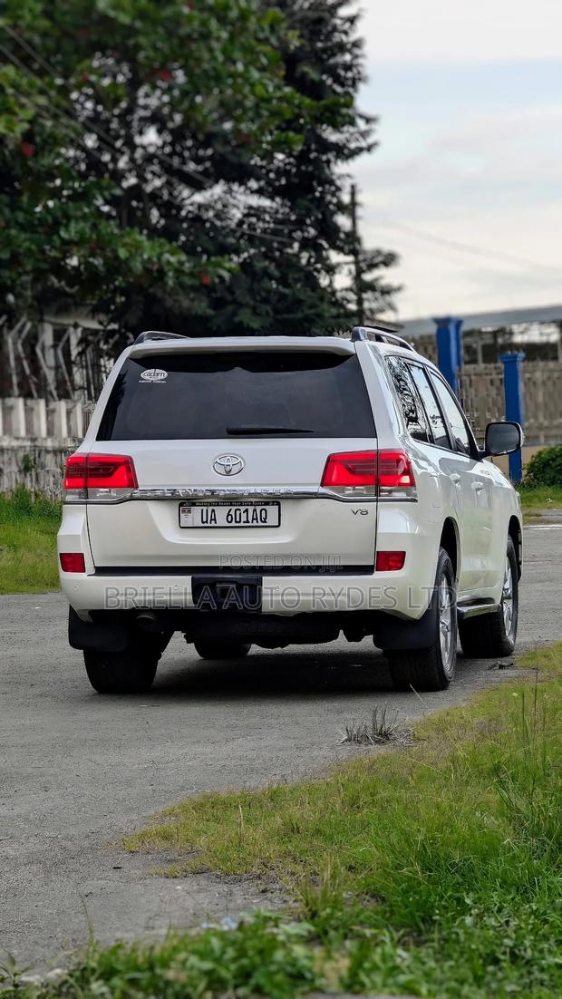 Toyota Land Cruiser Prado 2018 White