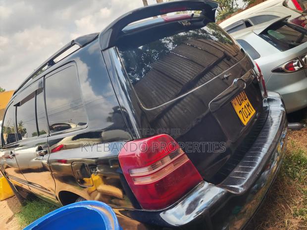 Toyota Kluger 2003 Black