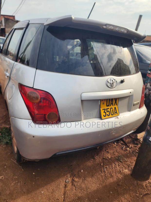 Toyota IST 2003 Silver