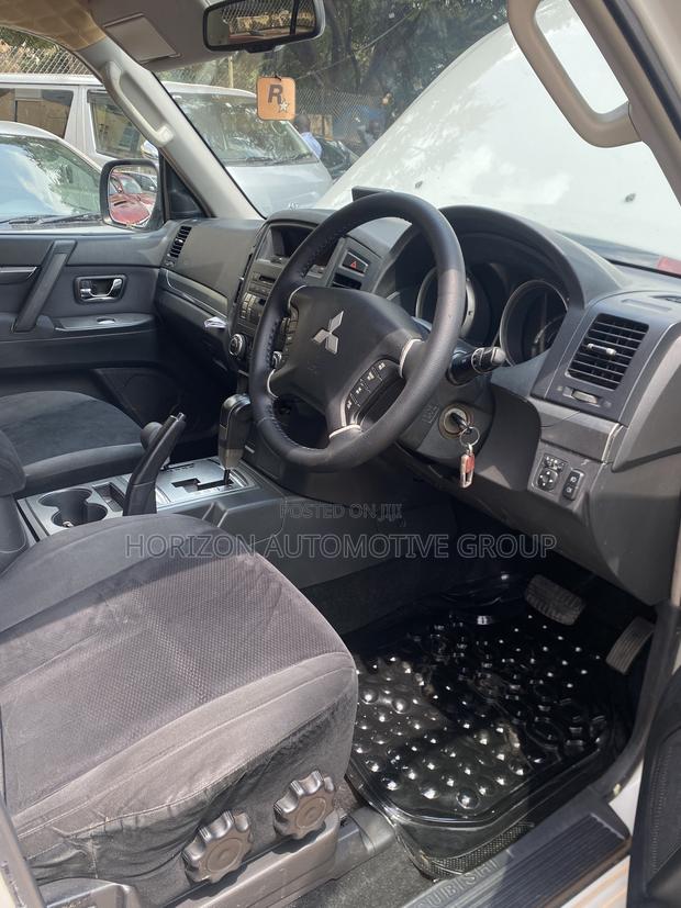 Mitsubishi Pajero 3.0 2010 Off white