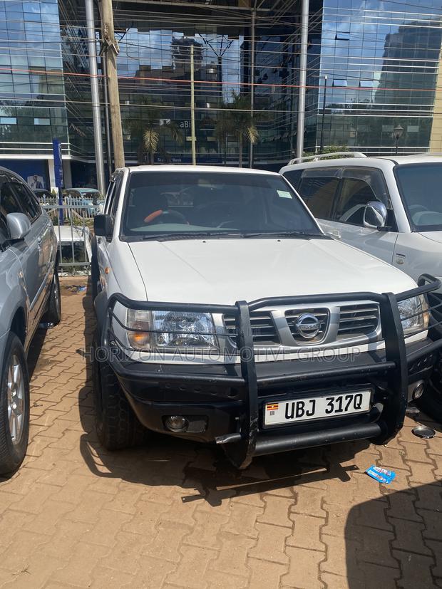 Nissan Hardbody 2008 White