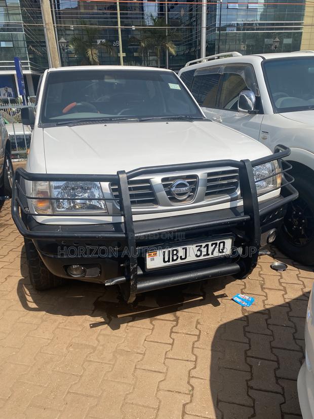Nissan Hardbody 2008 White