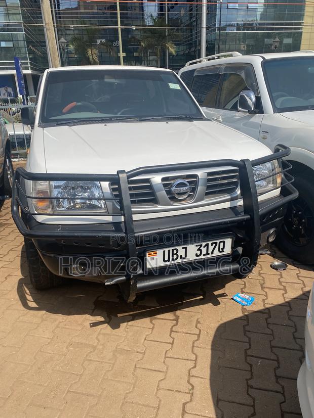 Nissan Hardbody 2008 White