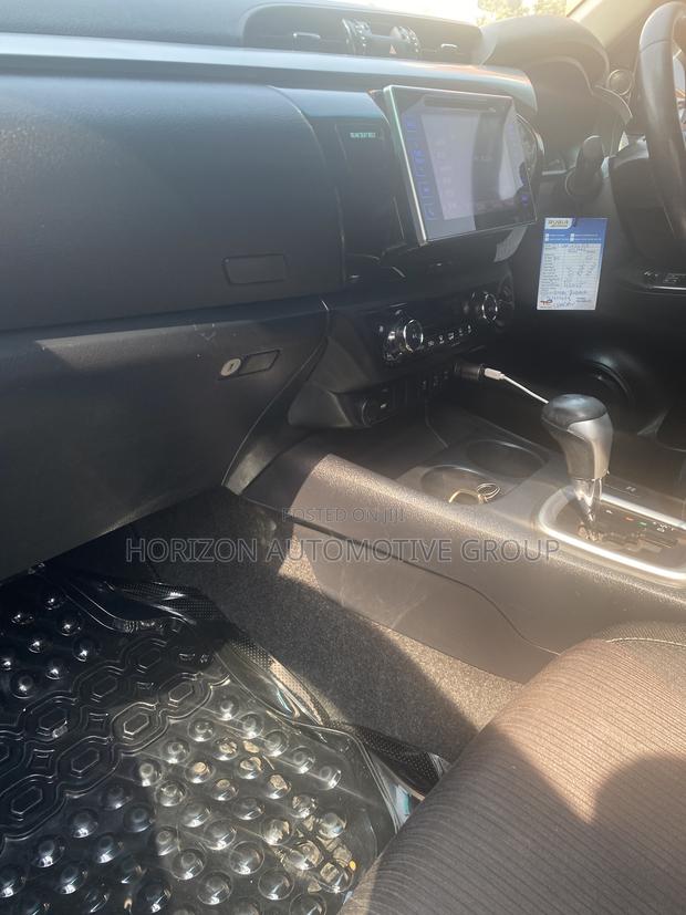 Toyota Hilux SR5 4x4 2018 Black