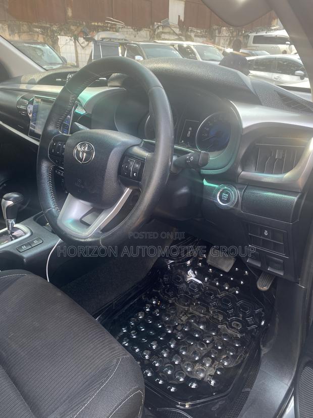 Toyota Hilux SR5 4x4 2018 Black