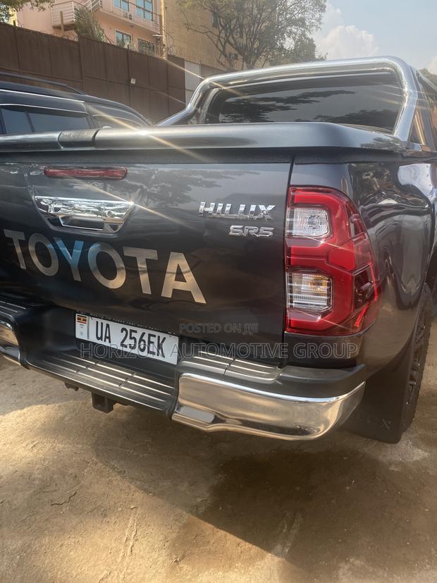 Toyota Hilux SR5 4x4 2018 Black