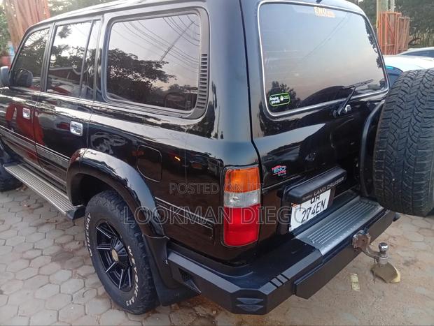Toyota Land Cruiser 2001 Black
