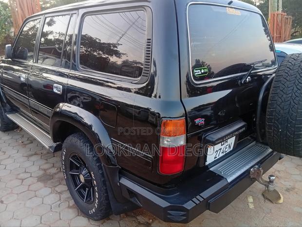 Toyota Land Cruiser 2001 Black