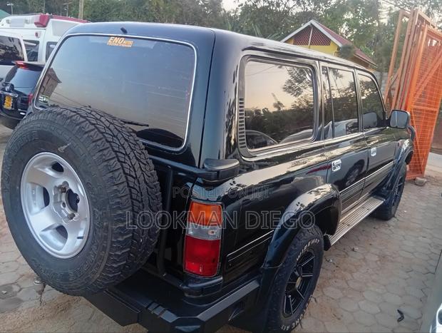 Toyota Land Cruiser 2001 Black