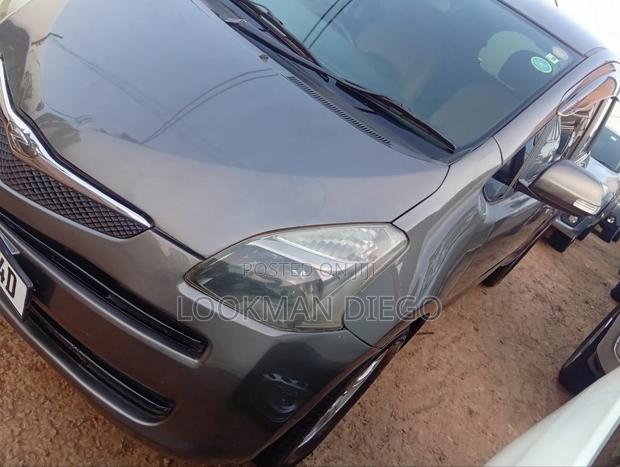 Toyota Ractis 1.3 FWD 2007 Gray