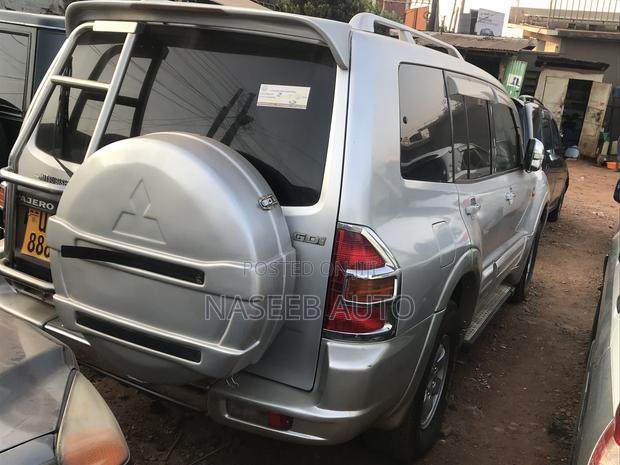 Mitsubishi Pajero 2001 Silver