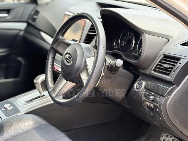 Subaru Legacy 2.5i Premium 2010 White