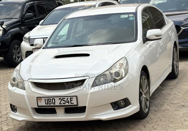 Subaru Legacy 2.5i Premium 2010 White