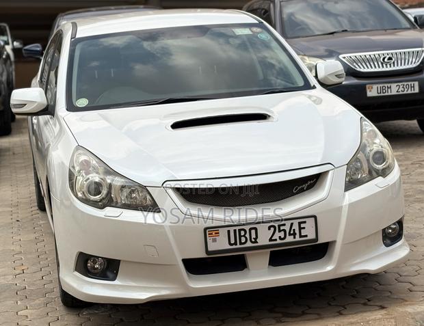 Subaru Legacy 2.5i Premium 2010 White