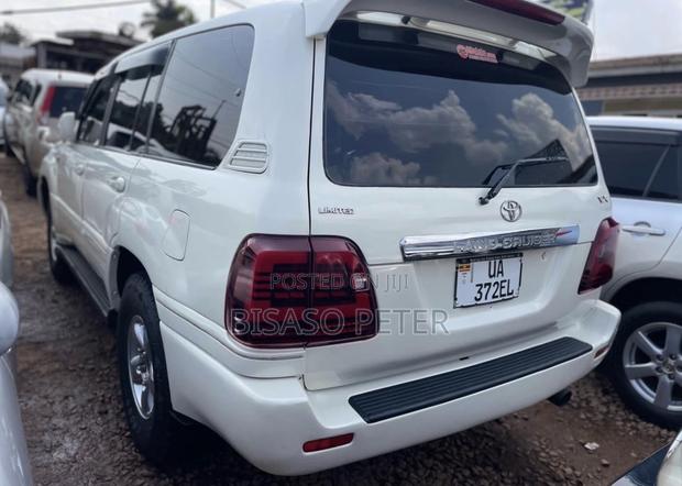 Toyota Land Cruiser 2004 White