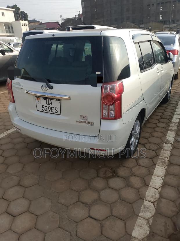 Toyota Raum 2011 Gray