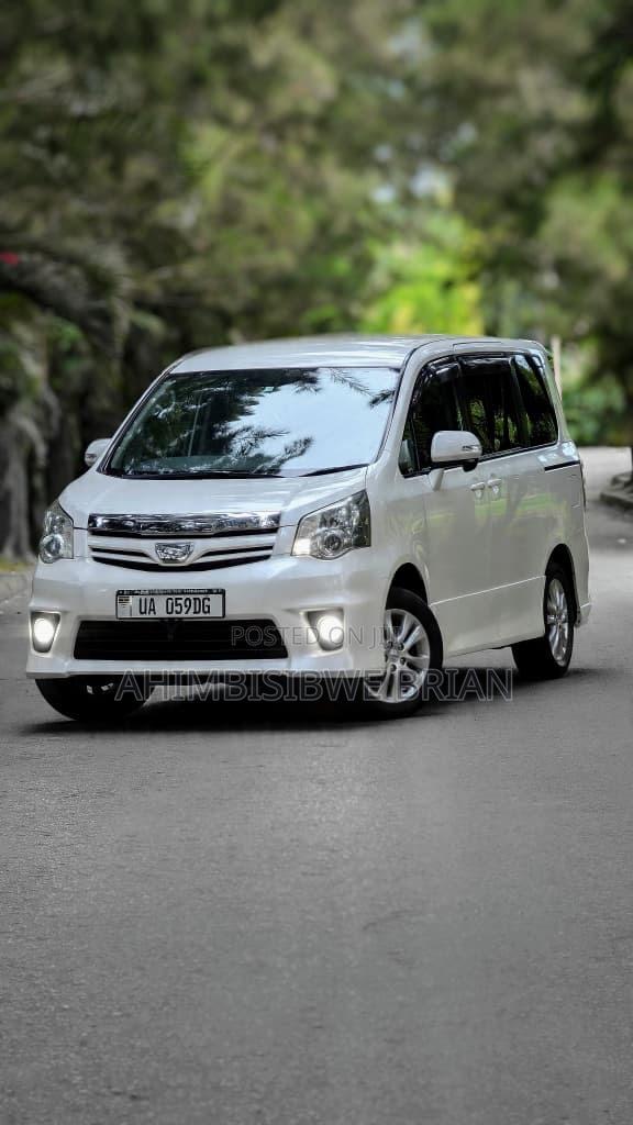 Toyota Noah 2012 White