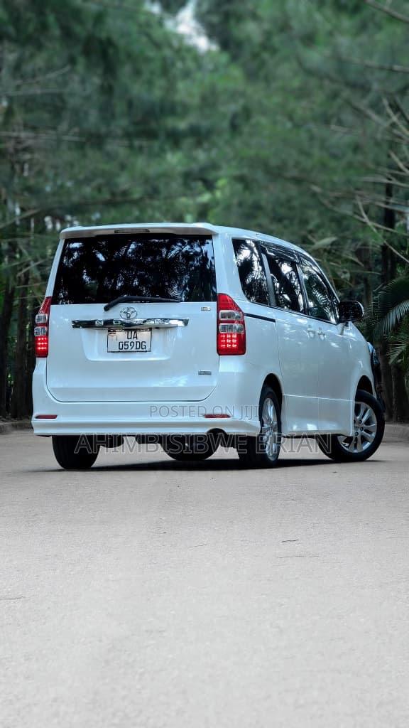 Toyota Noah 2012 White