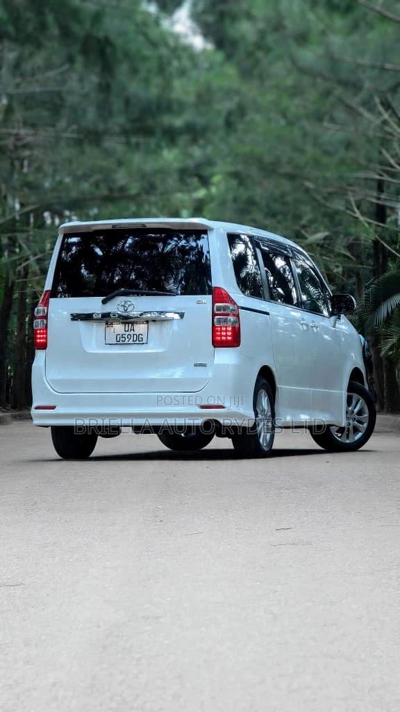 Toyota Noah 2012 White