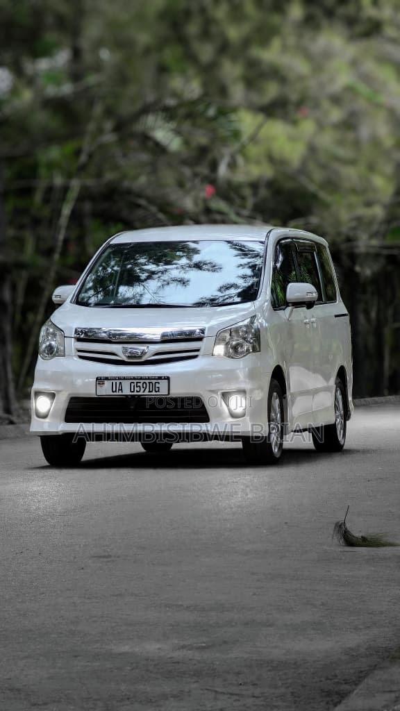 Toyota Noah 2012 White