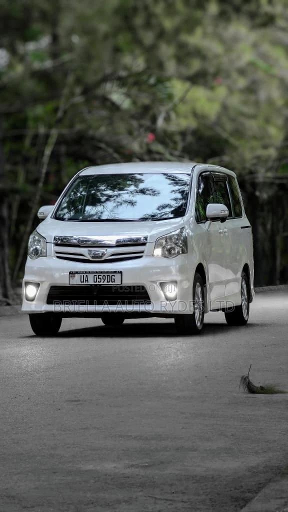 Toyota Noah 2012 White