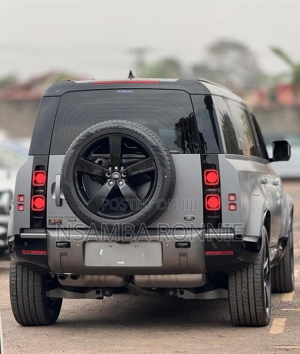 New Land Rover Defender 2024 Gray