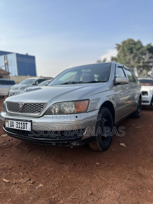 Toyota Vista 2002 Gold